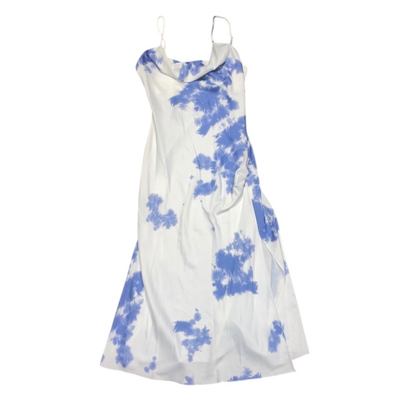 Elegant Blue and White Floral Dress - Picture 1 of 5